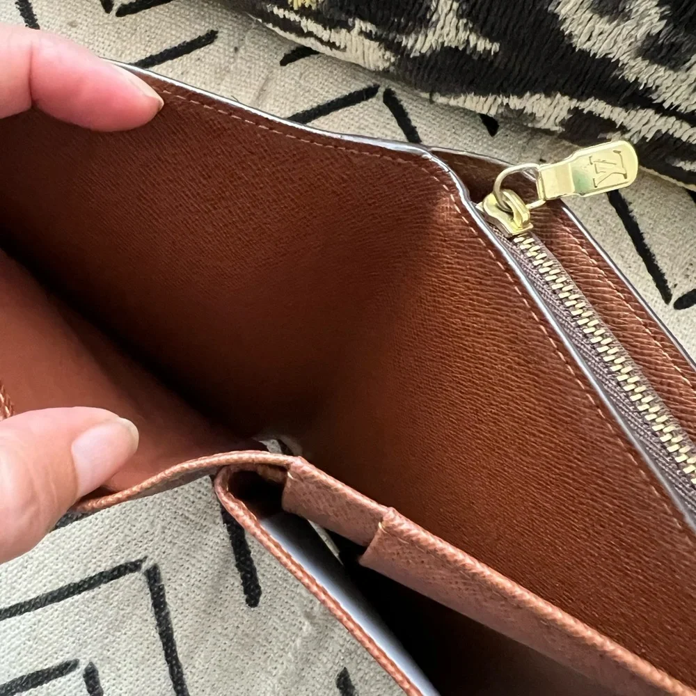 Authentic large Louis Vuitton wallet with removable document holder LV - Picture 10 of 10
